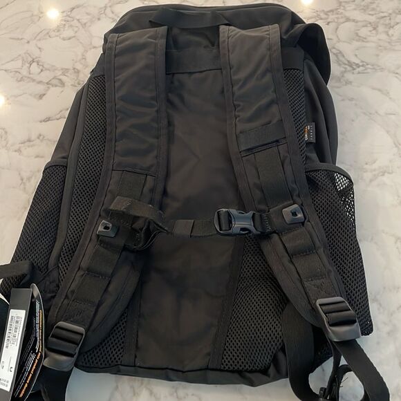 COPY - NWT Oakley Black Clean Days Backpack
